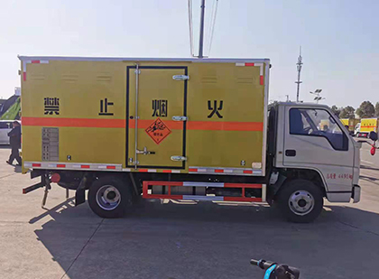 石鼓爆破器材运输车工人安全操作规范与智能技术保障